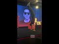 woah khilad akshay kumar does a hand stand stunt at aajtak event in delhi good newwz promotion