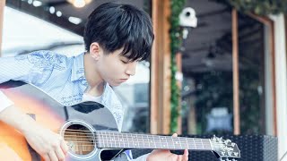 【TFBOYS王俊凯】王俊凯中餐厅演唱《晴天》 // 吉他弹唱情歌真的好让人心动