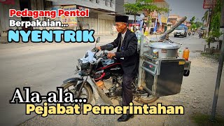 HEBOH!! Dagang Pentol Rakyat DPR Kostum ala Pejabat Pemerintahan