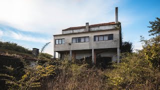 Abandoned House of Portuguese Painters *Frozen in Time*