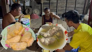 ครอบครัวแสนสุขต้มปลาค่อใหญ่กินข้าวแลงมีทังของหวานของคาว