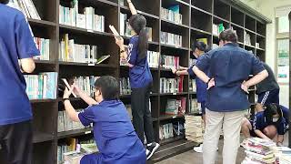 圖書館整理圖書縮時