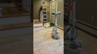 Random orbit floor sanding