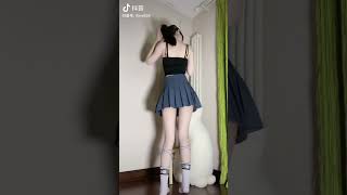 자세히 보아야 보인다 너무 짧네 ㄷㄷ #shorts #치마 #엉덩이가큰그녀 #04년생