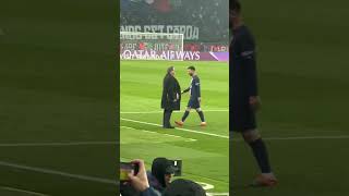 Messi leaves as PSG fans Whistle against Lyon #messi #lyon #psg