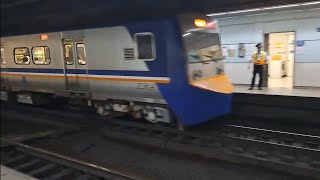 4232次北湖發車經由宜蘭線開往蘇澳的EMU711+EMU712阿福號區間車，1239次七堵發車經由西部幹線開往北湖的銀綠色微笑號EMU900型十輛一編組EMU933區間車