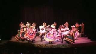 La Culebra y La Negra - Mariachi Vargas de Tecalitlán con el Ballet Folklorico del ITLP