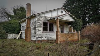 Abandoned- Lonely old country farm house on a hill left to decay. What happened here?