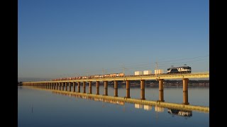 水鏡の北浦橋梁を往くEF64 1017牽引 1095ﾚ 鹿島貨物