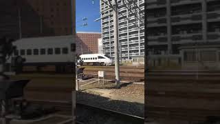 朝の通勤ラッシュ時の博多駅