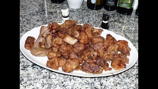 Masas de cerdo fritas en adobo criollo