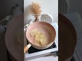 Semangkok hangat Wonton Noodle Soup dengan kuah kaldu jamur yang selalu mengunggah selera 🍜