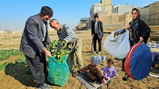 Young woman, fugitive and wanderer💔🏃she can be independent❗ harvesting spinach🌿