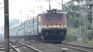 Bhagalpur LTT Express meets Lucknow bound Pushpak Express at Vaghli station