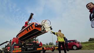 23-10-07 Brandweer tilt reddingsboot uit water in Gouda (Nationale Reddingsvloot)