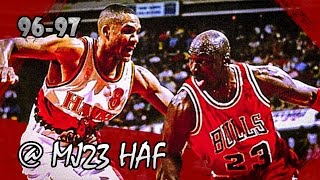 Michael Jordan vs Steve Smith Bulls vs Hawks (1997.02.14) - 51pts! Who's got a better jumpshot?