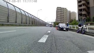 PCX・オフロードバイカーさんが覆面パトカーさんに捕まる 〔the rear view〕