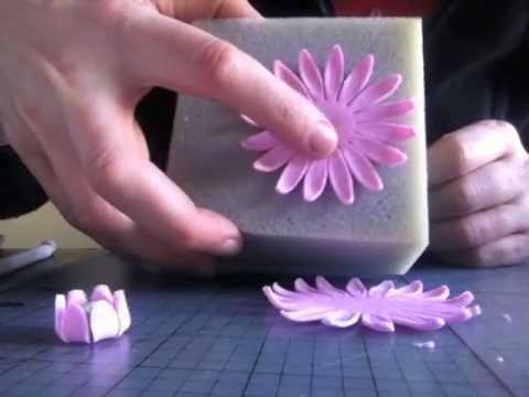 How to make a Gerbera flower from fondant How to make a Gerbera flower from fondant