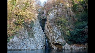 Агурские водопады и ущелье в Сочи – почему стоит обязательно посетить