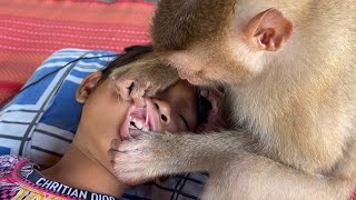 Obedient Zueii Checking Her Sister Teeth| ASMR Monkey Grooming