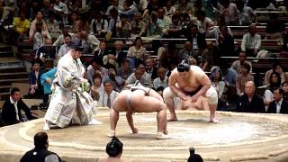 Takanoiwa (6-6) - Tanzo (3-9) , Sumo : Natsubasho 2013