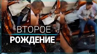 Водитель как ни в чем не бывало вышел из сжатого от удара автомобиля с мобильным в руке