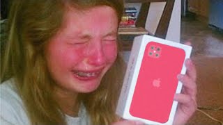 Funniest IPhone 11 SCAMS Compilation