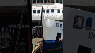 Mobil Barang mengangkut dari Kapal Giliiyang | Pelabuhan Penyeberangan Bawean - Gresik #shorts