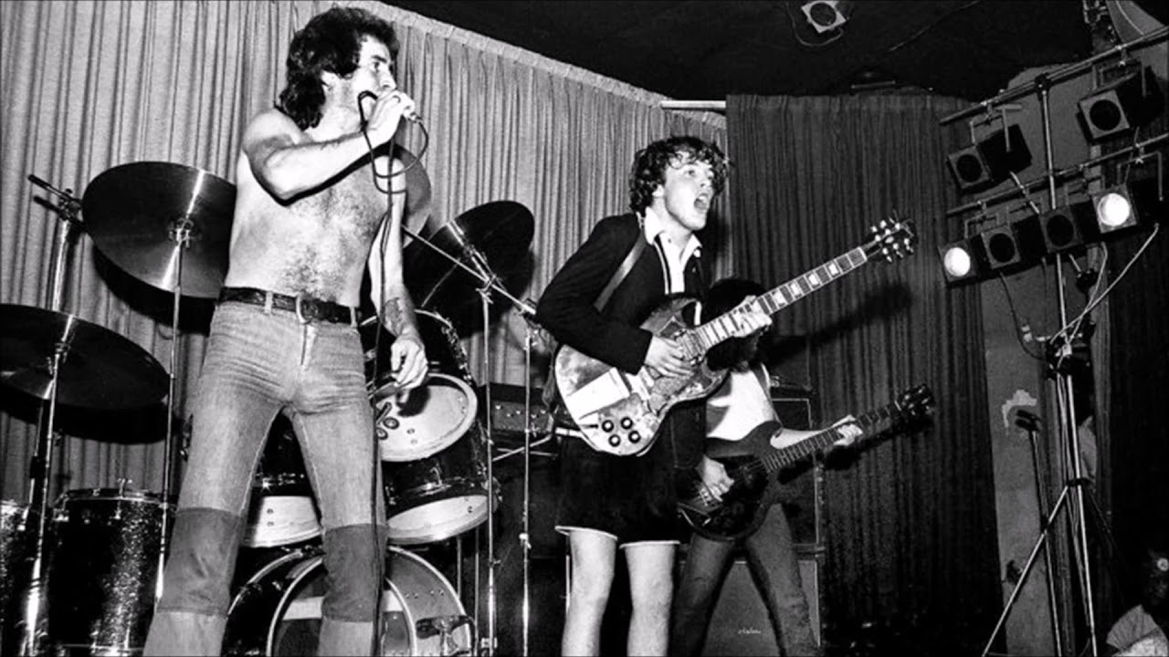 AC/DC- Rock N Roll Singer (Live Barbella's Club, Birmingham England ...