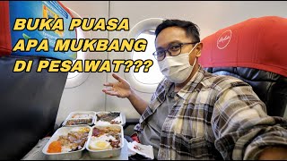 BELI EMPAT MAKANAN AIR ASIA. BUKA PUASA APA MUKBANG NIH DI PESAWAT?