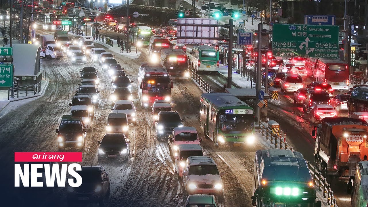 Heavy Snow Storm Causes Havoc On Seoul's Roads - YouTube