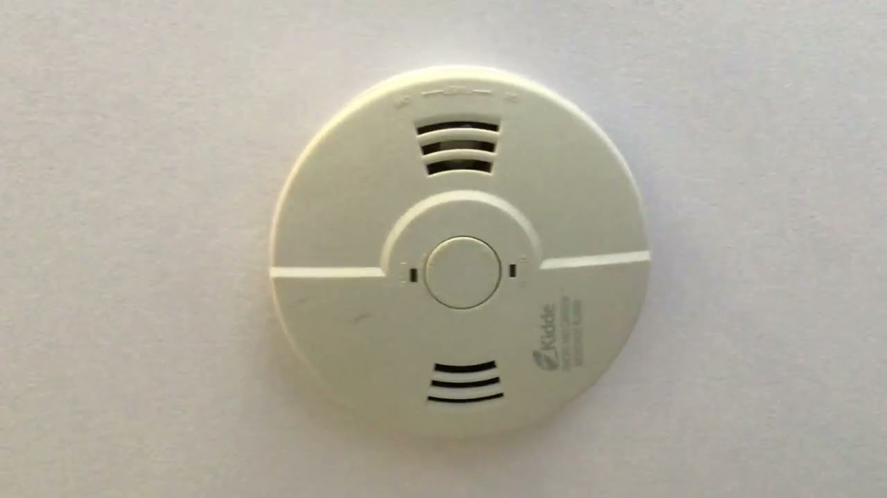 Kidde KN-COSM-B “The Talking Alarm” Smoke Alarm Test - YouTube