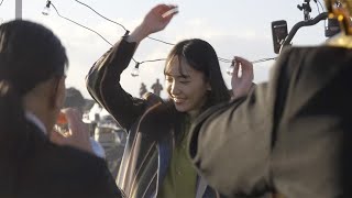 新垣結衣、演奏に合わせリズミカルに踊る！真剣な表情でコンテを読む場面も　GMOクリック証券「New Life is ... The Movie」編メーキング