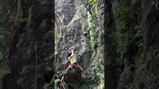 キルト 5.11b/c 甲府幕岩 ボルダー部分