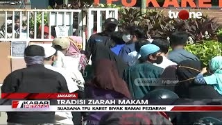 Hari Pertama Lebaran, TPU Karet Bivak Ramai Peziarah | tvOne