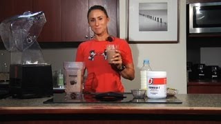 How to Make a Healthy Shake With Bananas, Whey Protein & Milk : Shape Up