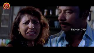 Statue Cries When Madhu Shalini Takes Photo With It - Kalpana Guest House Horror Movie Scenes