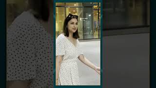 White Dress में बेहद क्यूट लुक में नजर आईं Parineeti Chopra