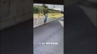 WATCH: Alleged fraudster ESCAPES after being charged #shorts #us #news #foxnews