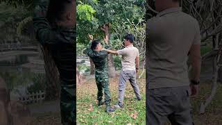 [644]Self defense counterattack when collar is grabbed [THAO SELF DEFENSE] #kungfu #kravmaga #shorts