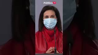 la ministra de defensa Margarita Robles dispara