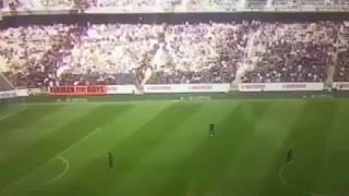 En DFG supporter försöker ta Firman Boys banderoll (AIK - Djurgårdens IF 27/8-17)