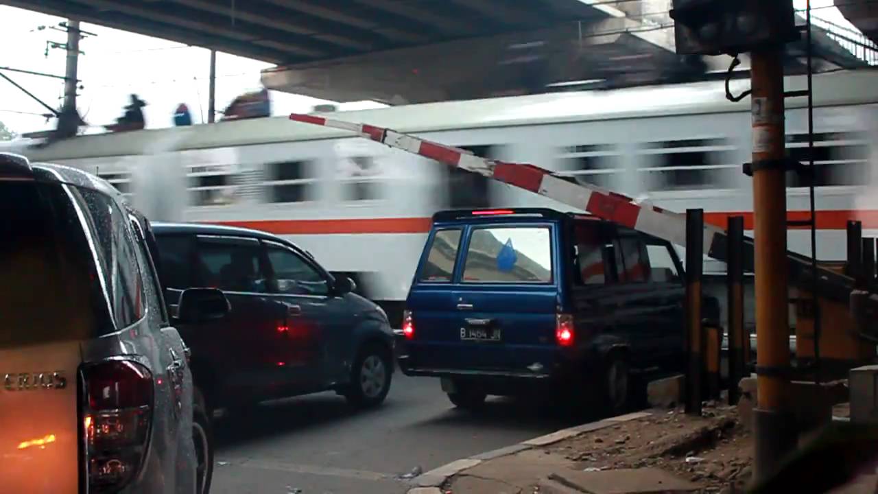 Nyariss Ketabrak Kereta Youtube