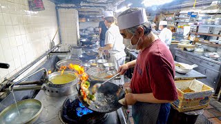 A huge kitchen! Skilled chefs serve one Chinese dish after another!