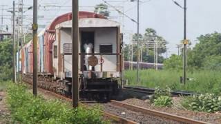 Itarsi WAG-5 twins accelerates with a BCNHL consist.