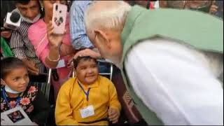 Thunderous applause for PM Modi before his rally in Solan, Himachal Pradesh