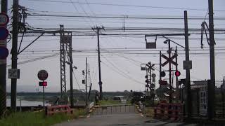 00636　南海電鉄の踏切　和歌山競輪場の近くの紀ノ川堤防の踏切