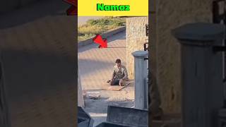 Poor Boy Namaz in Road 😱 | Viral Video | #shorts #namaz #viral #trending #shortsfeed