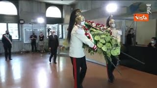 Strage di Bologna, Mattarella deposita corona di fiori in stazione in memoria delle vittime
