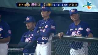 20131002 CPBL 犀牛VS象 8下 王勝偉被保送接著張正偉敲出安打 象隊來到得分大門口